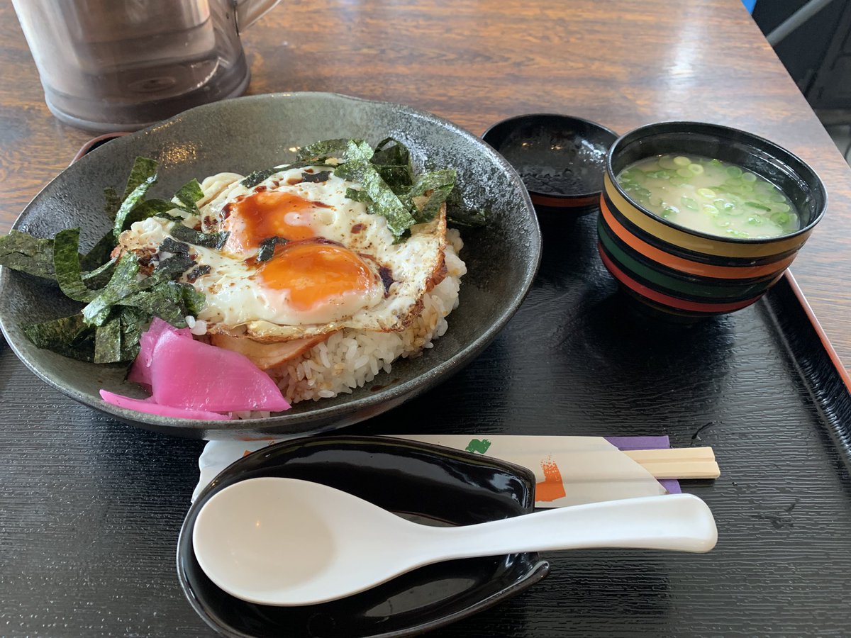 MFDi2DeRosa's tweet photo. 岡村島にて焼豚玉子飯。
味噌汁も凄く美味しかった https://t.co/0lWtYWjugK
