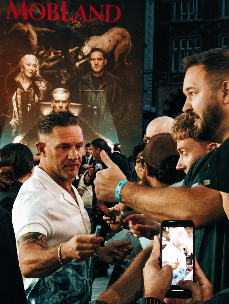 marochima1068D's tweet photo. #Repost @photographer_london27
✨ An unforgettable evening at the premiere of Mobieland 2! 🎬 @tomhardy @paramountplus @mobland_pplus #london #londonphotographer #tomhardy #mobland2

♡.*･ﾟ---------------------.*･ﾟ♡
You're the best for sharing that!
I'd love to experience an unforgettable night like that—even just once.