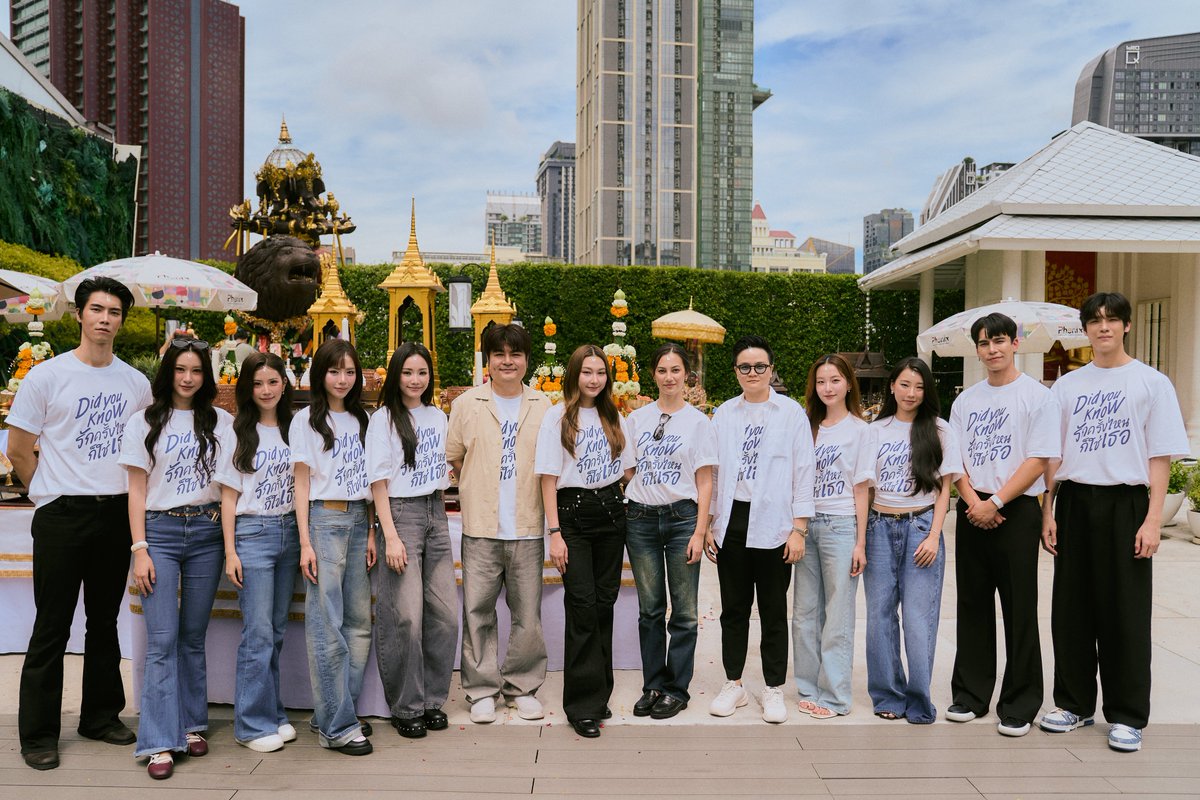 DomundiTV's tweet photo. ภาพบรรยากาศพิธีบวงสรวงซีรีส์ Did You Know | รักครั้งไหนก็ใช่เธอ 🩺✨

ขอขอบคุณแฟน ๆ ทุกคนที่เดินทางมาเจอกัน รวมถึงทุกกำลังใจที่ส่งมาให้กันตลอดทั้งงานนะคะ

ฝากทุกคนติดตามและส่งกำลังใจให้ “แม้ก” @mmaxmaxxxx “จิมมี่” @jimmy_jimmoi และ “เจที” @jjaypf รวมถึงนักแสดงและทีมงานของซีรีส์เรื่องนี้ด้วยนะคะ 🥰🫶🏻

Did You Know Worship 
#บวงสรวงDidYouKnow