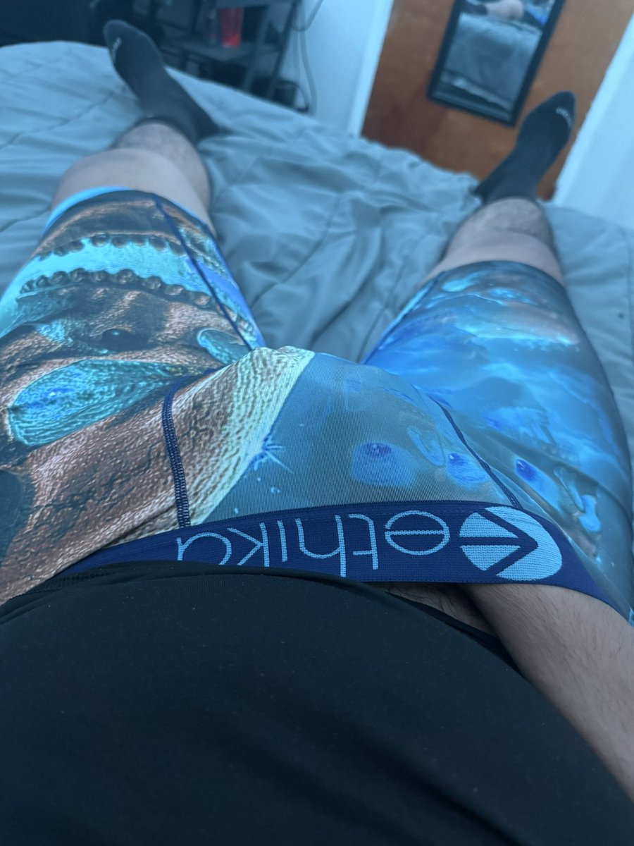 Joseyamq's tweet photo. Just chilling yk #ethika #PSD #DL https://t.co/FJtNAjK9JL