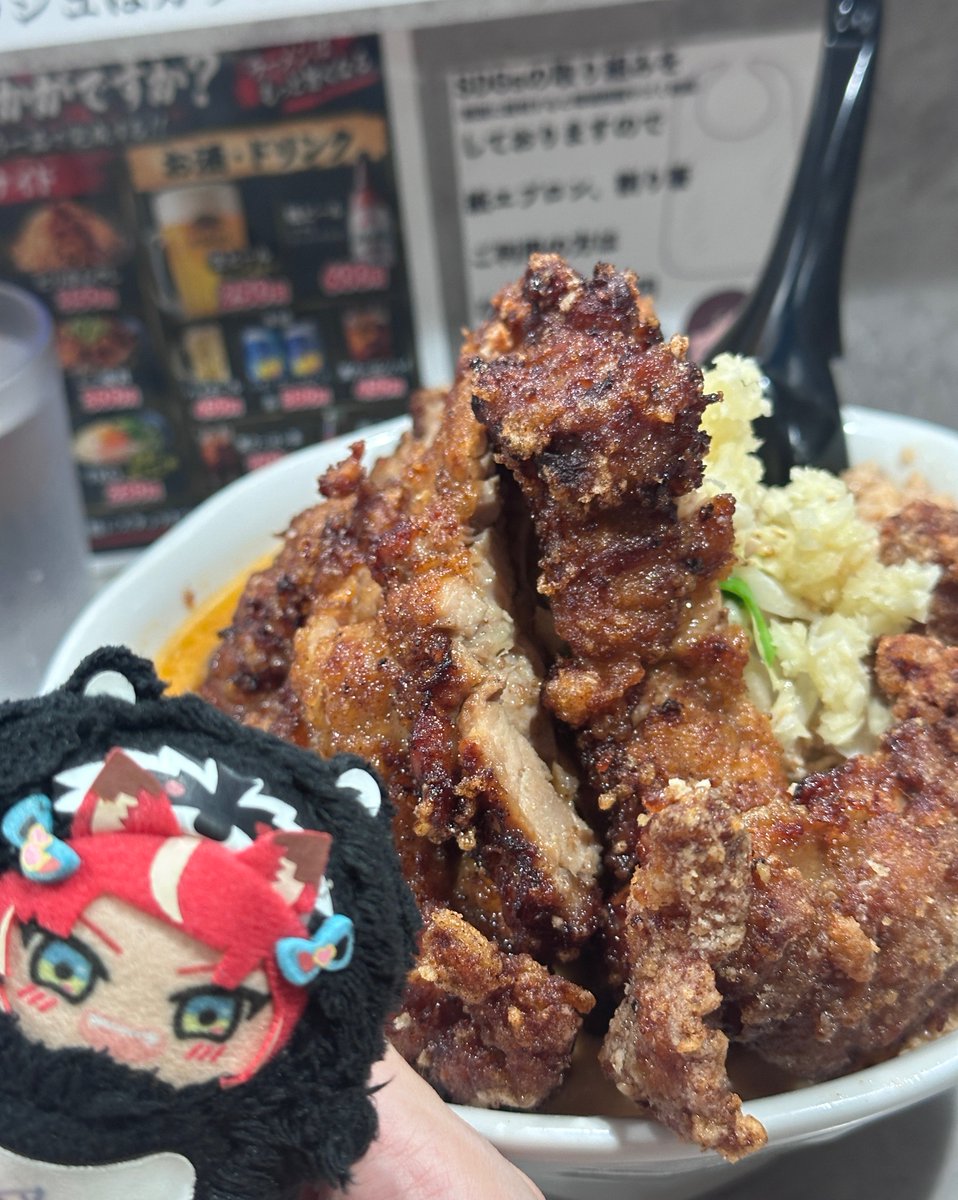 Rn8mw's tweet photo. てかまじでヤバいんだが昨日残業終わりに先輩に連れて行ってもらってバケモンみたいなラーメン屋連れてってらったwwwwwwwwww
滅茶苦茶美味かったし満足感ヤバすぎて最高だったwww逆に量多くて気絶した https://t.co/w9ymHy2mjE