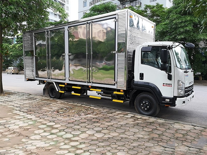 DennisQuitbo's tweet photo. Forget the flash—this truck is built for practical owners. Why do transport professionals choose the Isuzu FRR650? Durable, comfortable, reliable, and retains excellent resale value. Contact us for details. https://t.co/LjYUAeQ2Yq