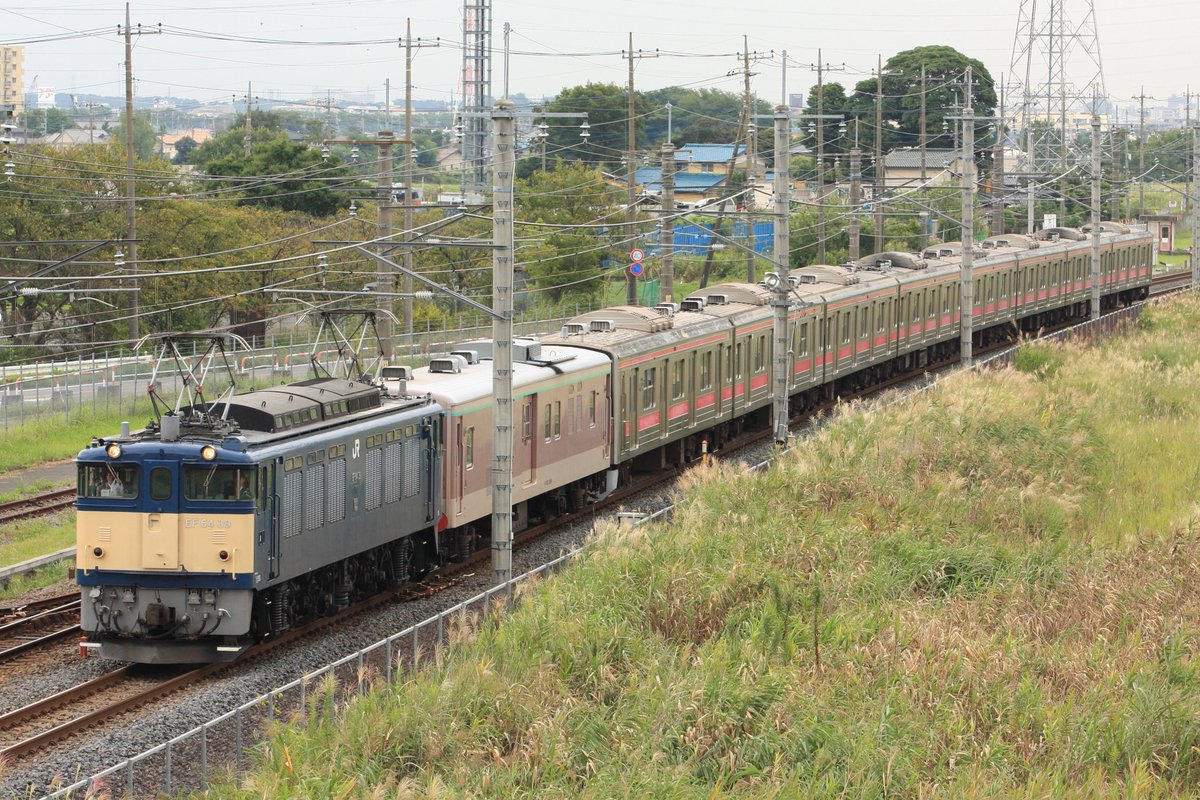 tobu1819's tweet photo. 思い出の205系
Tc205−103編成
京葉線の運用を離脱し、東大宮操に疎開されていたケヨ21編成がクモヤと連結して新習志野へ回送され後日、EF64がゆうマニを連れて長野へ輸送しました。
長野総合車両センターでVVVF改造を行いケヨM36編成となりました。 https://t.co/Hz297hDKHz