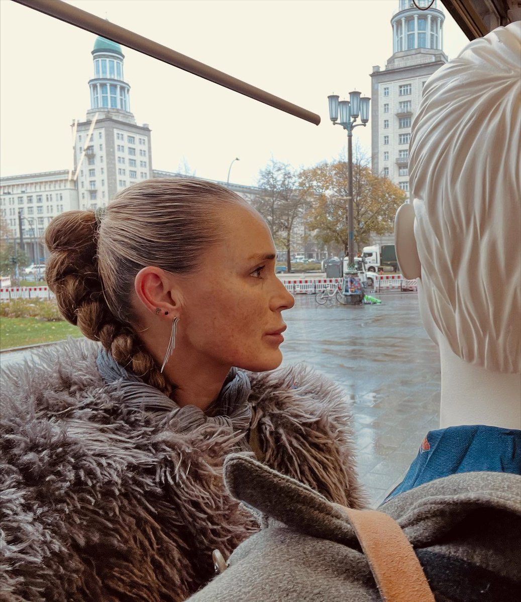 RaisaHagandr's tweet photo. Photo shared by mena rückert on November 09, 2025 tagging @humanasecondhand. de and @centralvintageshop. https://t.co/hCnAy6wRxX