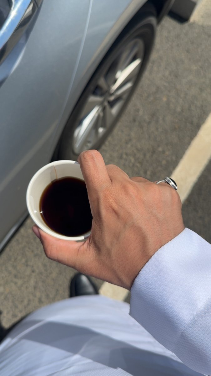 fs69's tweet photo. بعد ساعات من البحث اكتشفوا ان المفقود …. 
 (يبحث عن نفسه). https://t.co/oMqNu47mHL