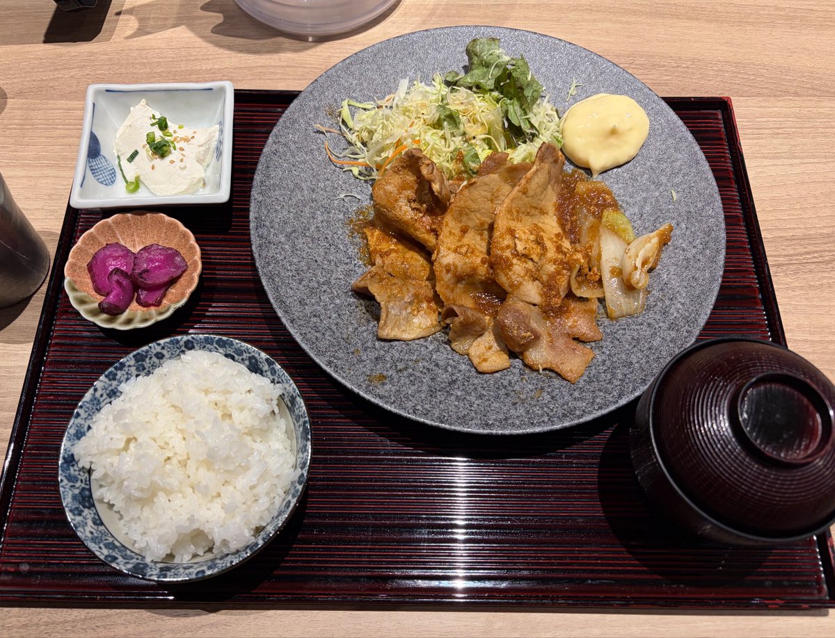 ffj84114160's tweet photo. 結局和食が1番好き
花景の湯に併設している、美食ノ極
の生姜焼き定食🐷
ここのご飯は何食べても美味しい！ https://t.co/gOK4SysMR9