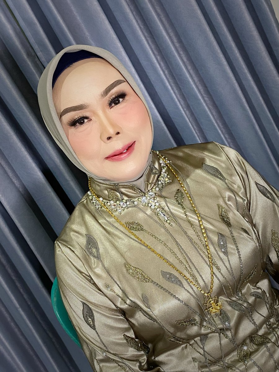 SeemaMeis's tweet photo. Mom Bride 
Makeup by Hanakp 
Part of Ochay Makeup Official 

We offer Henna Art and Makeup services 
Info: WhatsApp 083821991336 https://t.co/PLo7sOVssX