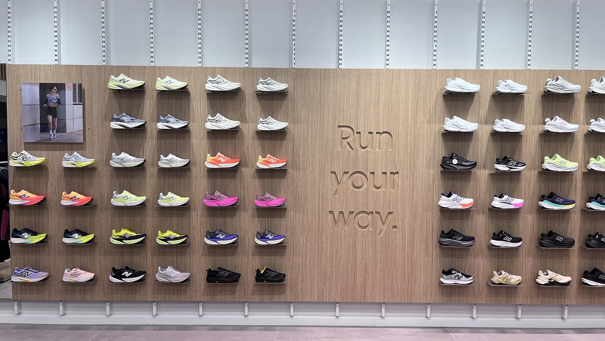 Indicecorporati's tweet photo. #Expansión @newbalance transforma sus espacios comerciales en #México combinando categorías #Lifestyle y #Performance, abarcando más de 4 mil m² y 21 #Tiendas físicas al cierre de 2026. Entérate en @IndiceCorporativo #Negocios #Moda
https://t.co/onRL5D5oGG https://t.co/MPOaMXXmc0