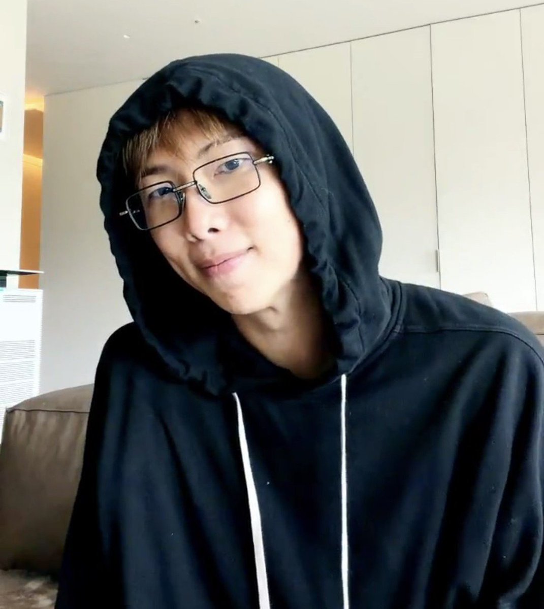 vhopebot's tweet photo. birthday boy ♡ https://t.co/qpWYMKh5Iz