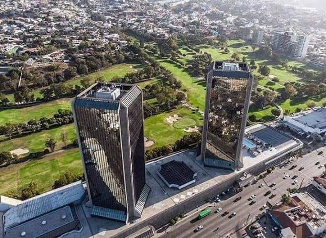 ducentauri's tweet photo. Como cuando en Tijuana pensaban que venían a derrumbar las torres de aquí https://t.co/eMJJdZQtxk