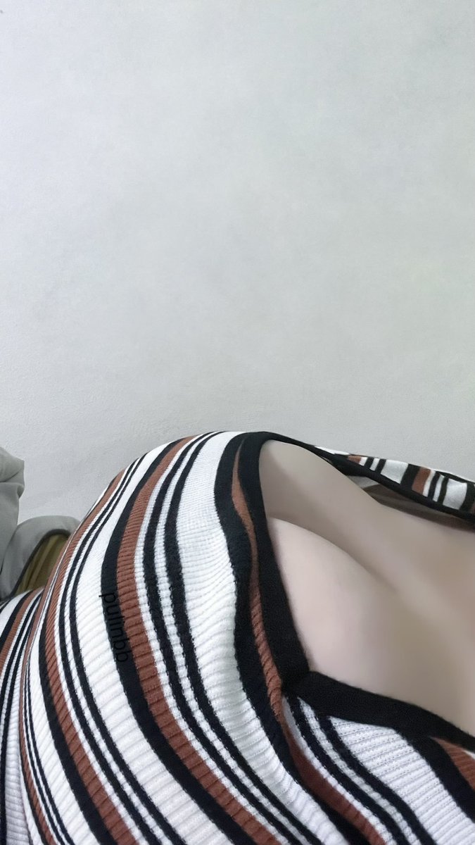 ClarenceNofw's tweet photo. 아 너무 심심해... 결국 오늘도 침대랑 한 몸 되어서 누워있는 중 🛌 ㅠㅠ 다들 뭐해?  #섹트  #맘눌뎀 https://t.co/kBVARTkBuB