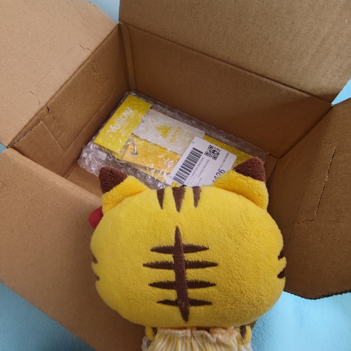 kyopen2's tweet photo. 今日はちいさいはこが届きました！

タグチャーム届いた💛

かわいい
すごくかわいい
付けたいけど、こーゆーのすぐに無くすタイプなので怖くて付けられず😢
特にボールチェーンはトラウマwww

部屋に飾ります🤭

#YellowbyTAKAHISAMASUDA https://t.co/nRm7IcWB0k