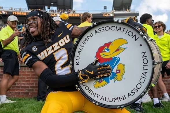TheOldCrusty's tweet photo. @RedditCFB The side that had more people fight for the Union keeps the drum.  MIZ-Fku https://t.co/4dhaHkYVsk