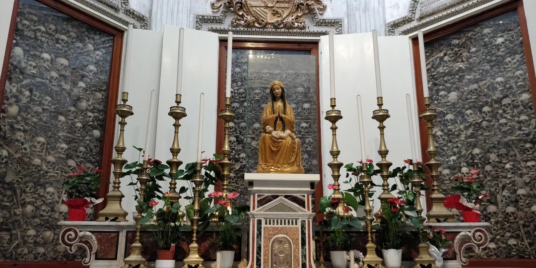 BaritusCatholic's tweet photo. For those who don't know their heritage, the town of Otranto, Italy has much in common with NYC of 25 years ago.

This shrine was made with the skulls and bones of 800 of those Islam murdered in 1480 for refusing to convert. Their August was our September.

We still haven't learned the lesson, and innocent people always pay the price for our unwillingness to confront this scourge that never to go away.

Saints of Otranto, pray for the conversion of Islam. +++