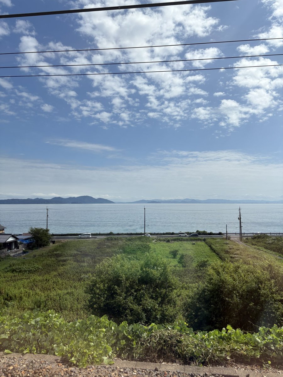 tsuka_bros's tweet photo. サンダーバード10年振りくらいか。
週末ひとり電車も乙ですな。

（不幸があって帰ってるだけ） https://t.co/CQcJc7KS5o