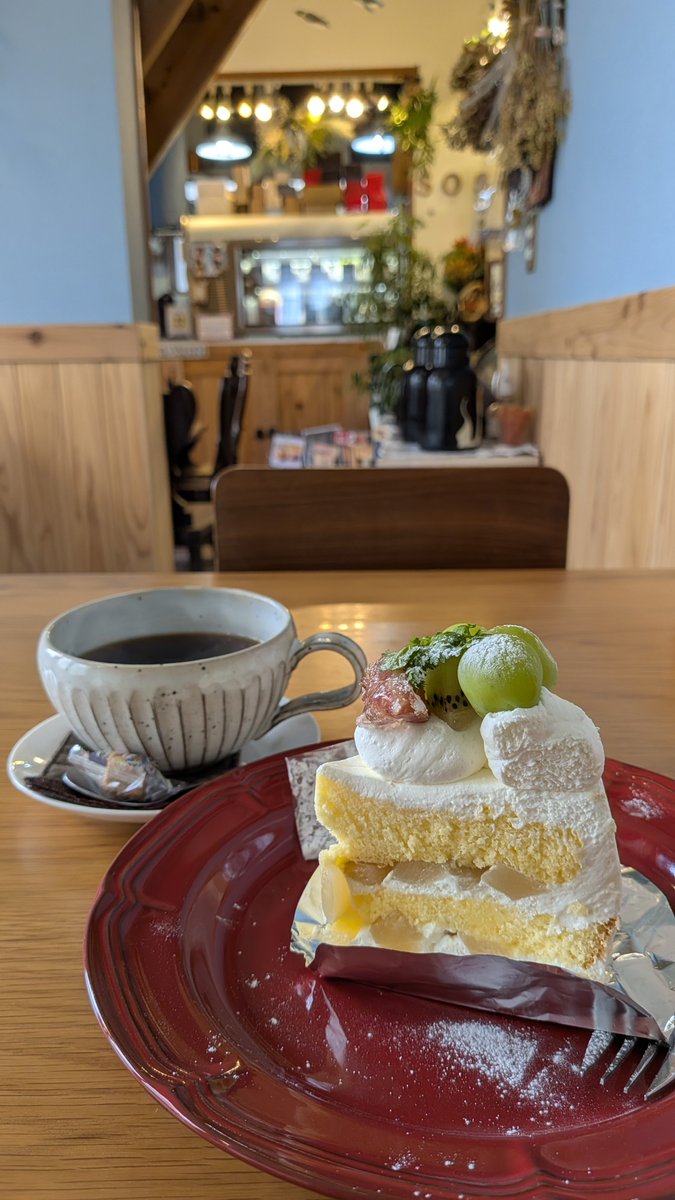 yumemiru_iris's tweet photo. ポスター貼らせて頂きました🎂☕
高森町のカフェSOSUIさんです✨️

ケーキ美味しいからみんな食べに行ってね🩷💜❤💛🩵 https://t.co/2BSUToSg25