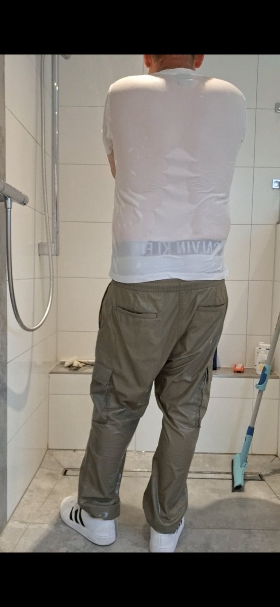 wambasti's tweet photo. Shower in white t-shirt #ckunderwear #sagging #showerclothes https://t.co/tENJNNxAgB