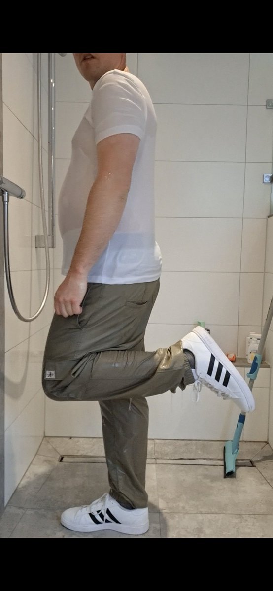 wambasti's tweet photo. Shower in white t-shirt #ckunderwear #sagging #showerclothes https://t.co/tENJNNxAgB