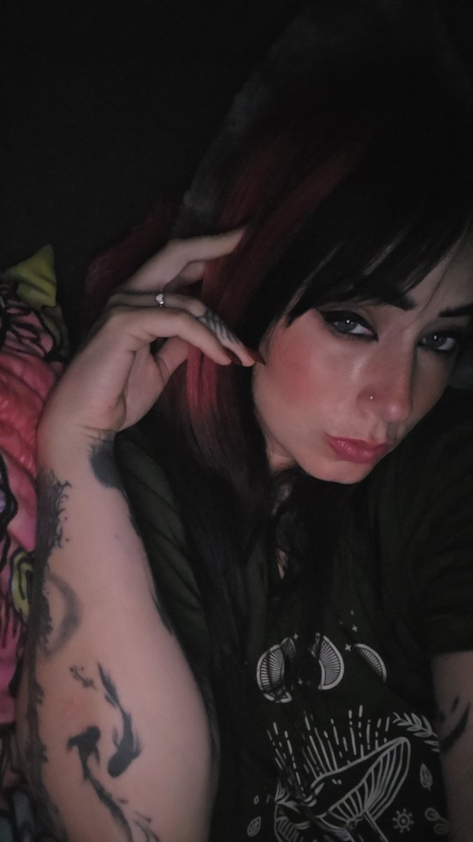 nicoleptgreen's tweet photo. Goodnight 😘 https://t.co/WQX5QyqpRj