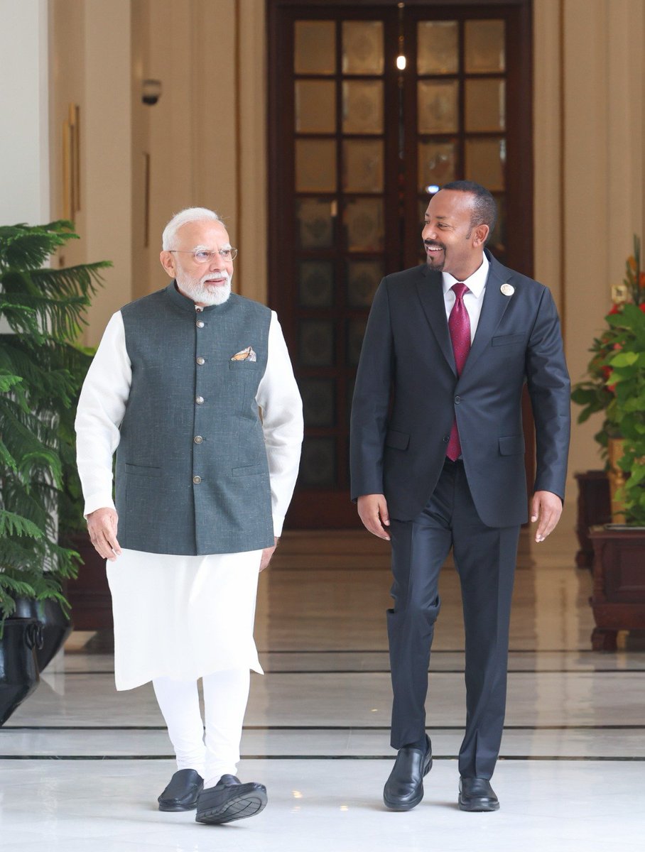 narendramodi's tweet photo. India and Ethiopia are taking an old friendship into new frontiers! 

Delighted to welcome PM Dr. Abiy Ahmed Ali on his first visit to India.

Today’s talks covered: 

Defence. 

Capacity building. 

Investment linkages.  

Critical minerals. 

Clean energy. 

Healthcare. 

Together, we will also strengthen India-Africa ties and amplify the voice of the Global South.

ኢትዮጵያና ህንድ የቆየ ወዳጅነታቸውን ወደ አዲስ አድማስ እየወሰዱ ነው!

ለመጀመሪያ ጊዜ ወደ ህንድ ጉብኝት ያደረጉትን ጠቅላይ ሚኒስትር ዶ/ር አብይ አህመድ አሊን በደስታ እንቀበላለን።

የዛሬው ውይይት የሚከተሉትን ጉዳዮች አካቷል፡

መከላከያ፣

የአቅም ግንባታ፣

የኢንቨስትመንት ትስስር፣

ወሳኝ ማዕድናት፣

ንጹህ ኃይል፣

ጤና አጠባበቅ፣

በጋራ፣ የህንድ-አፍሪካ ግንኙነትን እናጠናክራለን፣ የግሎባል ሳውዝንም ድምጽ እናጎላለን።

@AbiyAhmedAli
