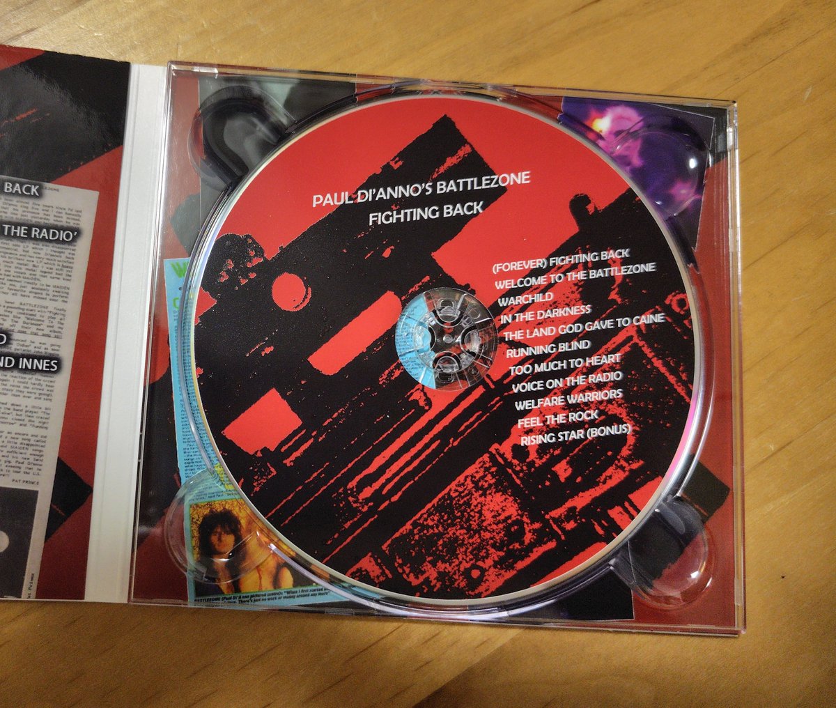 kogumata's tweet photo. この前購入したBattlezoneの2026再発盤ですが、これまでの再発盤と違って、音がわりと良い！低音がまあまあしっかりと出てきてヘヴィ度が少し増した感じ。
曲によっては中途半端にいきなりフェイドアウト気味になるのは、もう仕方ないんやろうなぁ…。マスターテープが紛失してるんやろうなぁ…。 https://t.co/76f6N6AOPn