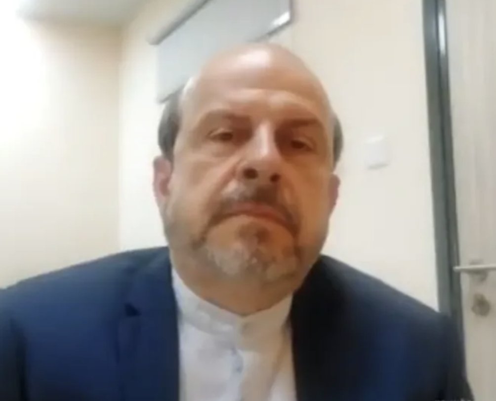 ahmadsaleem5's tweet photo. هذا الكائن كان ولازال وسيظل يمارس التعريص الديني 
والتعريص الوطني والتعريص السياسي.. 
إنه عرصة من أكبر عرصات سورية، 
بغض النظر عن الفيديو (الذي يؤكد المختصون أنه صحيح ١٠٠ ٪)

 والمتضامنون معه عرصات 
جائتهم فرصة للقيام بالتعريص دون خجل https://t.co/2gZKp5yGEN