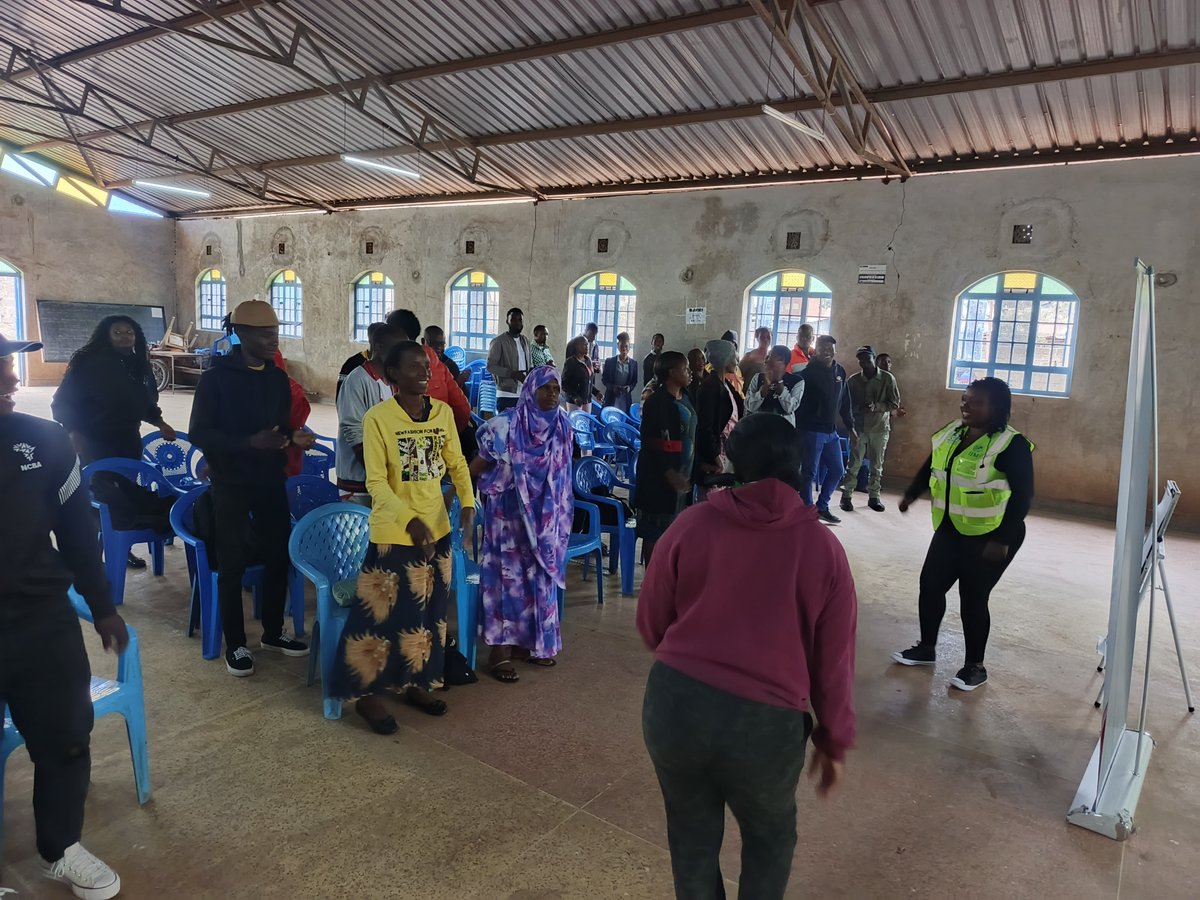 wateulecenter's tweet photo. Today, young people and women are creating space to share experiences, identify risks and develop solutions for peaceful participation in the electoral process. Their voices matter.

#ElectionsBilaNoma
Our Vote. Our Voice. Our Peace. https://t.co/3pdbbKEm6Q