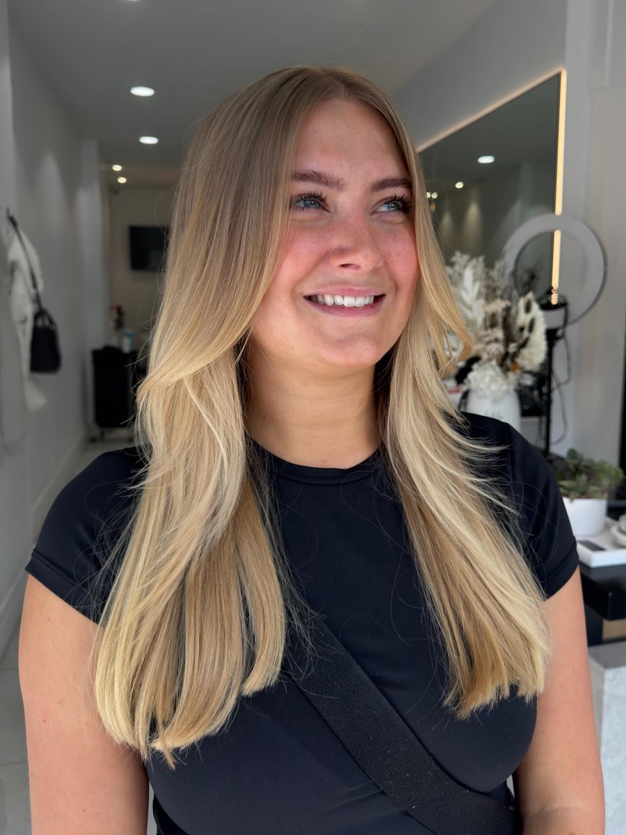 DorlaCookirgtz's tweet photo. Nothing beats that fresh haircut feeling—healthy, bouncy, and full of life. Book now and fall in love with your hair again. https://t.co/NxRzkr5Ad0