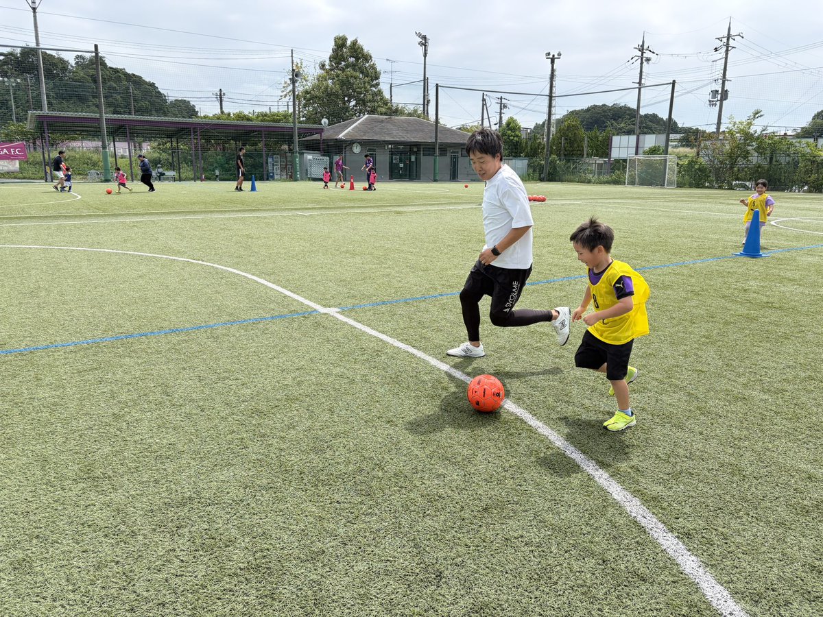 sangafc_school's tweet photo. 【親子サッカー教室⚽️】

本日は、年中・年長のお子さまを対象とした親子サッカー教室を開催しました‼️

気温の高い中でしたが、親子で一緒にボールを追いかけ、楽しみながら一生懸命取り組んでいただきました😊✨

ご参加いただいた皆さま、ありがとうございました！🙌

#京都サンガ #親子サッカー https://t.co/qVrYlcVbGN