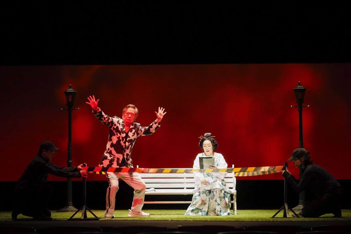stage_natalie's tweet photo. 白石加代子・風間杜夫が「お届けするには力がいる」と奮闘、日本の神々語る朗読劇「古事記」開幕（舞台写真 / コメントあり）
https://t.co/lTWmPiZsGj https://t.co/7Aeaz2zBpE