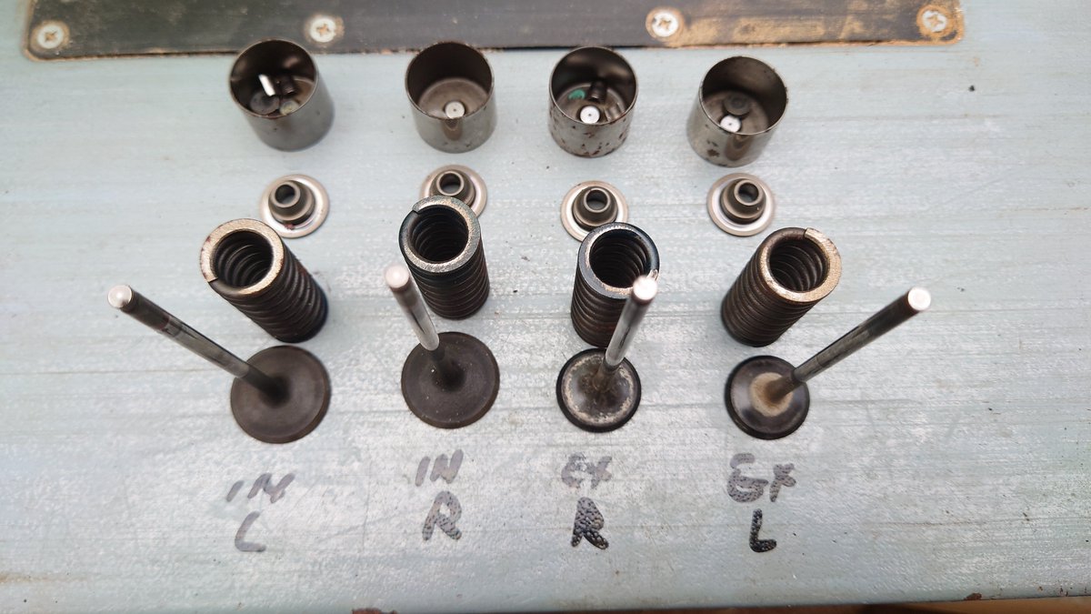 TCSiow's tweet photo. Finally I start off engine rebuild. It's a spare CBR150R engine. I clean up the parts bit by bit. https://t.co/sFGduXTQGP
