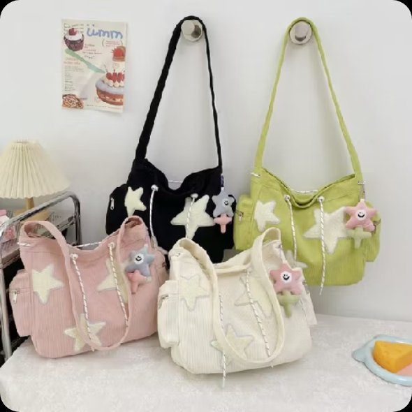 clynn__n's tweet photo. stop scroll dulu 😭🎀

nemu shoulder bag selucu ini, detail bintangnya gemes banget?? ⭐️
apalagi yang pink… kayaknya susah buat ga checkout 🥹 https://t.co/e79ffgT2gV