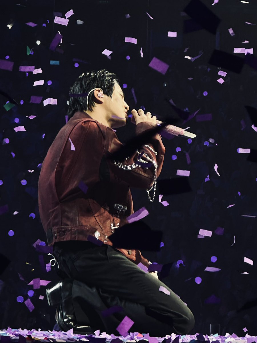 chibiseokjini's tweet photo. pretty seokjin in confetti ♡ 
#RUNSEOKJIN_EP_TOUR https://t.co/gcnSh0P9SM