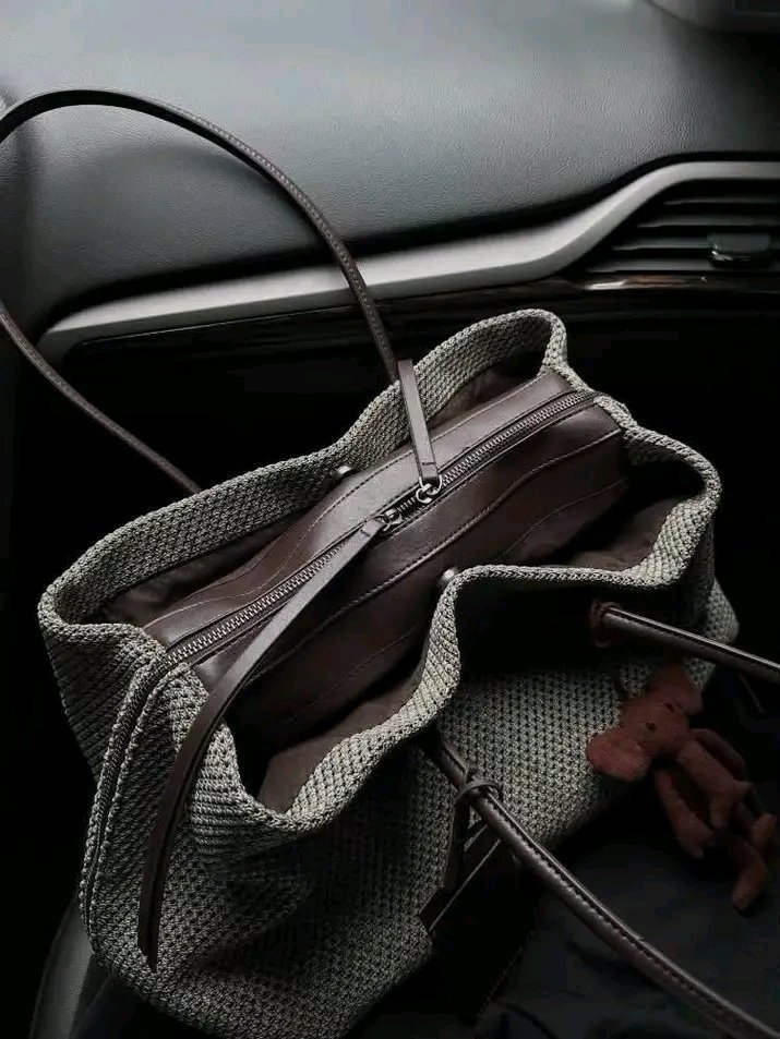 louveppy's tweet photo. TAS CEMPLANG CEMPLUNG INI CAKEP BANGET JUJUR 👜✨
Simpel elegan Classy dapet banget look-nya!!! 😍 https://t.co/ulaLWUX82K