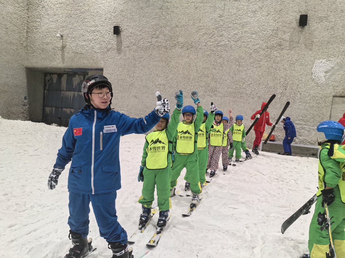 HAISHULOU's tweet photo. 🏆 A Golden Moment for Haishu!
Young speed skater Huang Zixi from Dongqiao Central Primary School has won gold in the women’s 1,000m and bronze in the 500m at the 18th Zhejiang Provincial Games Short Track Speed Skating Championships!⛸️✨
#Haishu #Ningbo #ShortTrackSpeedSkating https://t.co/diXJxUNcwC