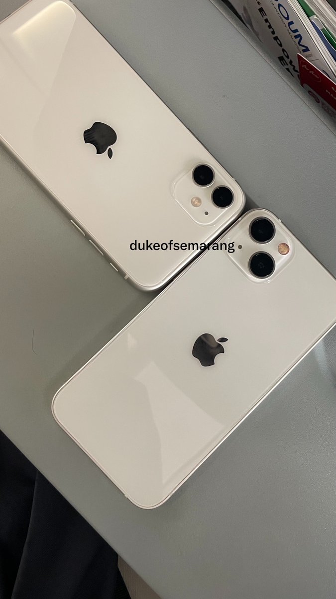dukeofsemarang's tweet photo. TUTORIAL DAFTAR IMEI GRATIS DI BANDARA INTERNASIONAL

1. Isi website All Indonesia dulu sebelum naik pesawat atau pas landing di Indonesia dan pastiin waktu isi dibagian bawa perangkat selular pilih YES. Nanti ada barcode dan screenshot

2. Setelah lewat imigrasi, jangan langsung keluar dulu dan cari counter daftar imei. Kalau gak nemu, coba tanya petugasnya.

3. Ambil nomor antrian dan siapin paspor beserta boarding pass 

4. Tinggal serahin hp, paspor, boarding pass ke petugasnya

Registrasi IMEI ini gratis ya guys, yang bayar itu pajaknya. Gue kemarin daftarin iphone 13 128gb dan iphone 11 128gb FREEE karena kalau ditotal keduanya under 500$. Kalau diatas 500$ ada dikenakan pajak masuk.

*beli hpnya dari Indonesia bisa kok 🤭