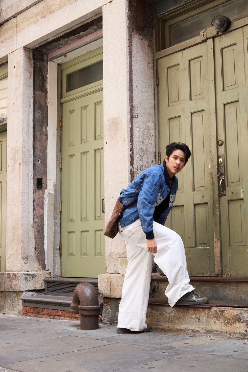 ELLEThailand's tweet photo. ส่องลุคสตรีตสไตล์ของ นนน กรภัทร์ @mynameisnanon Friend of Coach South East Asia ขณะเดินเล่นในวันสบายๆ ที่นิวยอร์กหลังเข้าร่วมโชว์ @Coach Spring 2027

#ELLEThailand
#CoachNY #CoachSpring27
#nanon_korapat https://t.co/nKyQXOk0Im