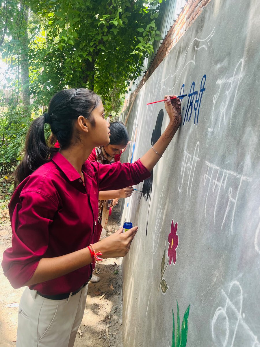 InsaanSneha's tweet photo. Bʟᴀɴᴋ ᴡᴀʟʟ ᴛᴏ Bᴏʟᴅ Mᴇssᴀɢᴇ.💓🎨🖌️ #LiteracyMatters #WallPainting #CollegeLife
#ArtForACause #EachOneTeachOne #LiteracyForAll
#YouthForLiteracy #PaintingWithPurpose #EducationForAll https://t.co/2K3CEU7Lc7