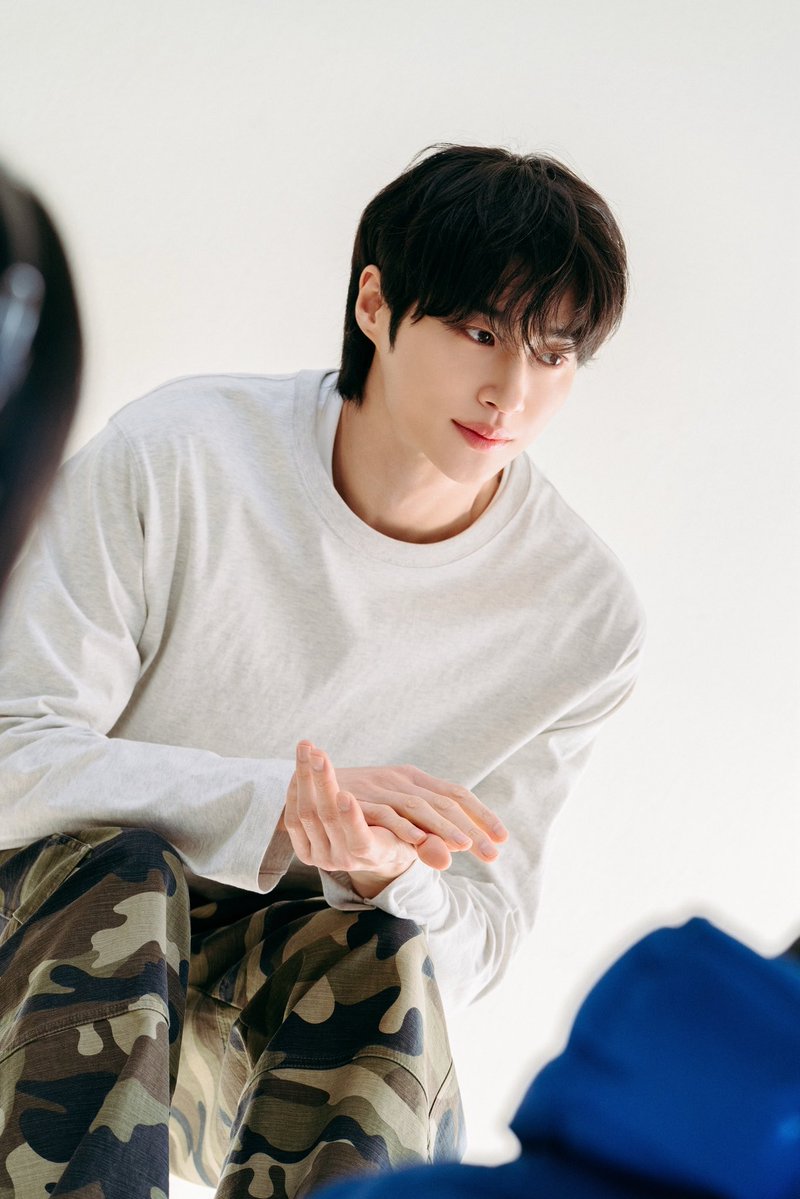 VARO_ent's tweet photo. [📷]

𝑆𝑢𝑚𝑚𝑒𝑟 𝐴𝑟𝑐ℎ𝑖𝑣𝑒

GIORDANO 26 S/S
Behind Photo 📸✨

🔗🐶 https://t.co/k3Z5oQrmF3

#변우석 #ByeonWooSeok
#바로엔터테인먼트 #VAROentertainment https://t.co/2KQm0EgGby