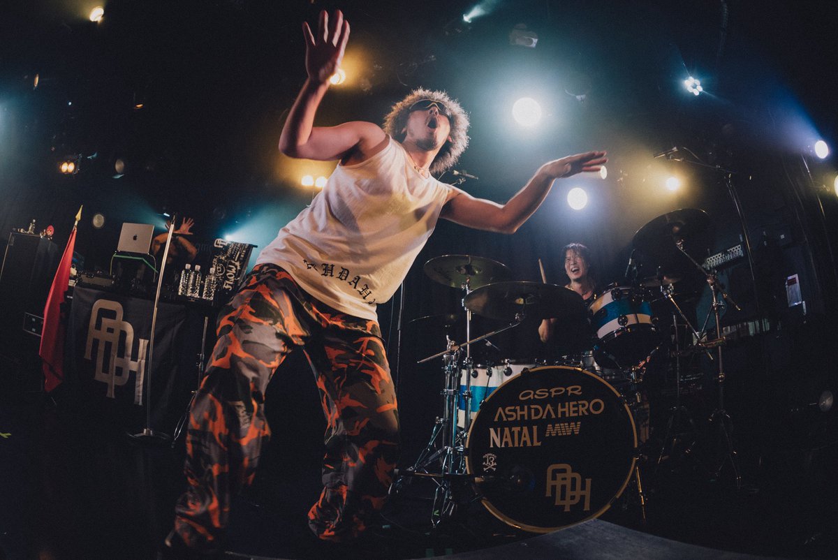 drums_wani's tweet photo. 『ASH DA HERO 5th Anniversary Live -5Days 5番勝負-』

Day4. SPARK!!SOUND!!SHOW!! / @spark_ichiro 

ヒェヤッ☝️🤪

#ASHDAHERO
#スサシ https://t.co/9VJSwsQfKz