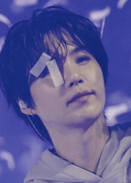 CYPHERS_DDAENG3's tweet photo. Yoongi posting the ‘7’ confetti 🎊😭 https://t.co/cnBQvawlIU