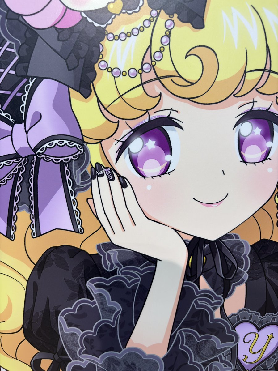 dokkern1st's tweet photo. ボークス行く時はみんなのネイルよく見るといいですよ
みあみーはちょうちょついてるしゆいちゃんは羽、らぁらちゃんはあのプリパラのリボンついてる https://t.co/hovqWKkmcQ