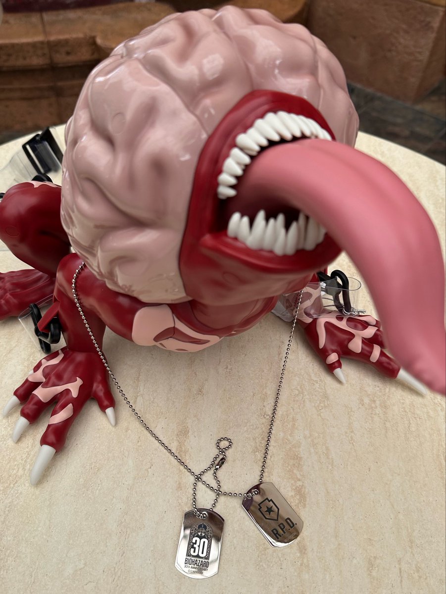 uniuni_lala's tweet photo. ユニバの刻印 Dog tagを購入しました✨

①タグは30のデザイン+もう1枚(選択)

②刻印は2段
1段のみ等不可

③1段目はアルファベット大文字、小文字、数字、.から選べる8文字まで
フォントの指定不可

④2段目は日付
月+日付(例1/1 Jen.1)

#USJ #USJファン
#バイオハザード
#バイオレクイエム https://t.co/S7GeQ2NswC