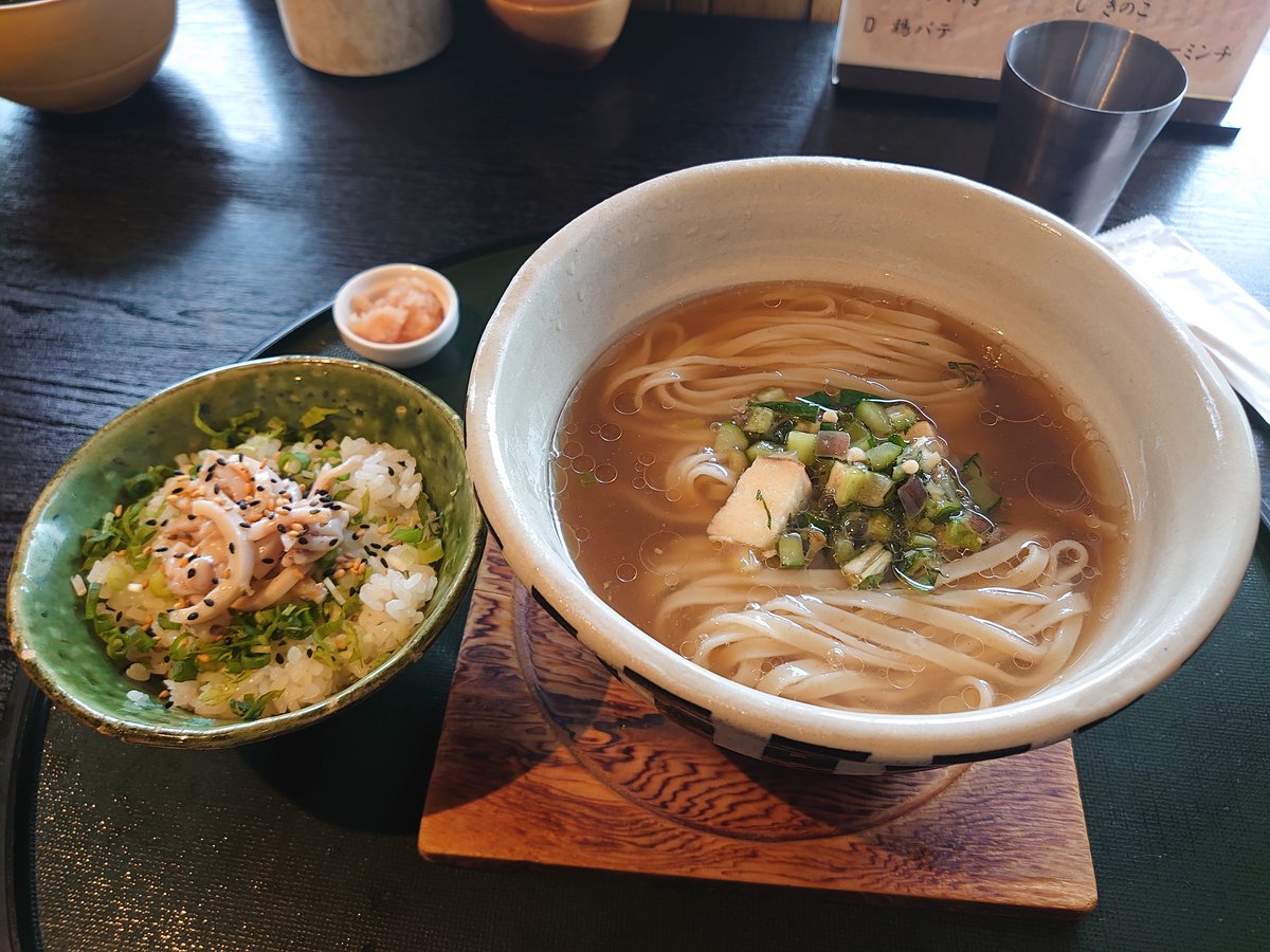 kazuma5656's tweet photo. きくちんさんと豊橋でラーメン！
スルメイカの2層だし汁冷やしラーメン☺️
お店気に入ってもらったようで良かった🥰 https://t.co/WcoTbjIsZE