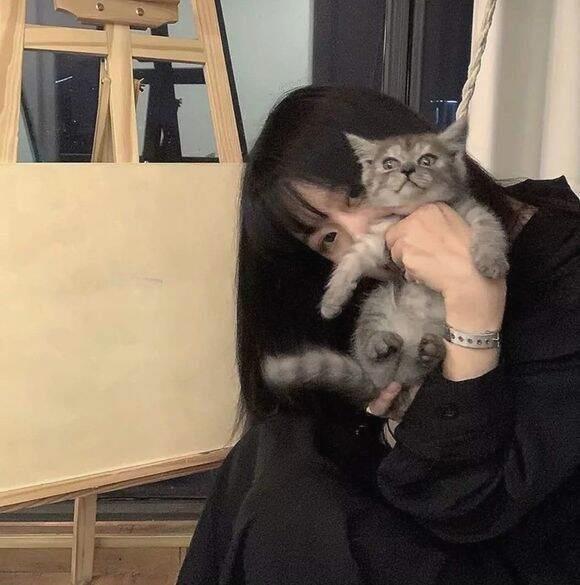 DorineCly's tweet photo. 💐 🎌 🌂 💎 🌈 Listened to live jazz at a tiny venue, saxophone weaving through the crowd like smoke intimate nights like this recharge my soul in ways playlists can't touch. https://t.co/MAJs4S9sOQ