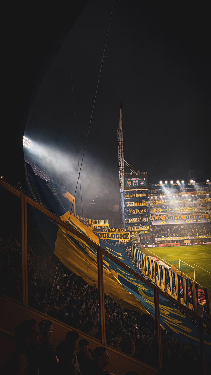 lasfotosdeboca's tweet photo. El padre de todas las hinchadas. https://t.co/oR00aePHTc