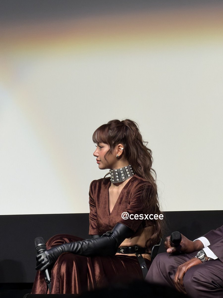 PINKSBASE's tweet photo. Apparently, Lisa talked about the leaks involving the N-word and said she had to do rap covers right after she arrived from Thailand, so she didn't know what the word meant

She said she wanted to release a statement through LLOUD to address it, but YG didn't let her https://t.co/RKxstZpAAz