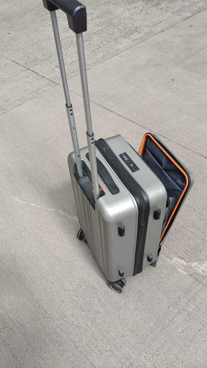 CreditCardsInd's tweet photo. Driving out today. Same HRX trolley 🧳 goes in the boot again.

Still using the Force Urban 2.0 Twill Laptop Trolley 🧳 I posted earlier.

• Dedicated padded laptop compartment
• 8 spinner wheels
• Light enough for cabin / boot
• 5-year warranty

Use Code: RAVIM10 

Affiliate link to buy :- https://t.co/cxgI9x4VnE