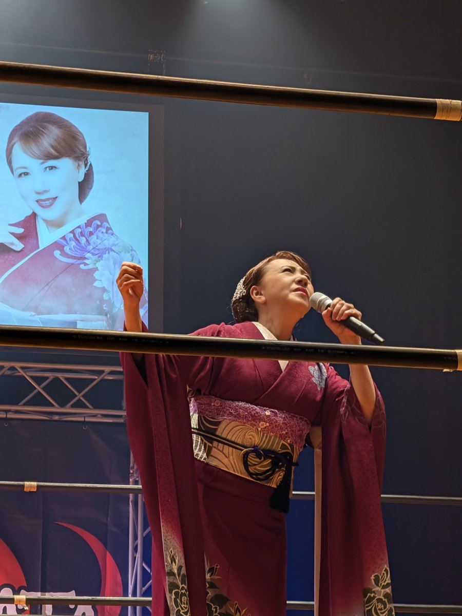 uwf1984's tweet photo. 10月からラジオ番組やるんだって。
まだまだリングに上がって下さい
#華乃美幸 https://t.co/b6oT9pIsW9