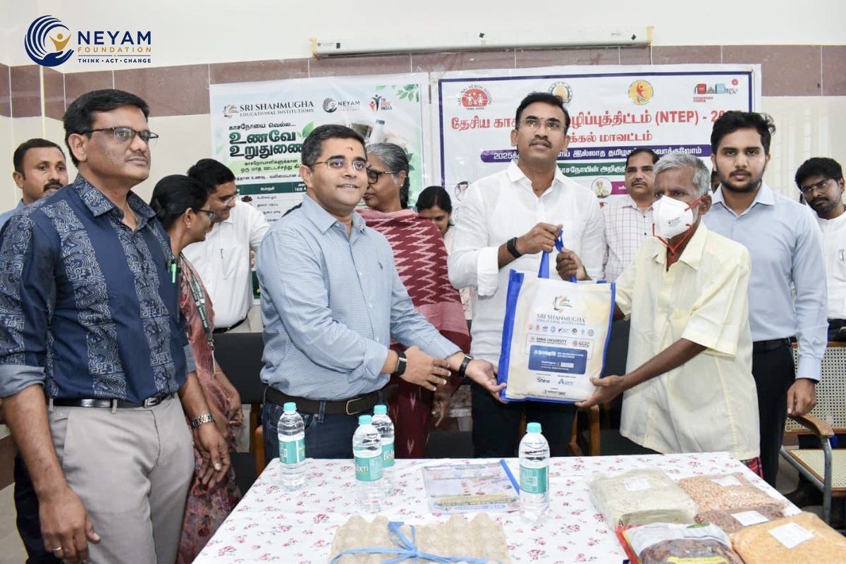 neyamfoundation's tweet photo. நாமும் நமது நண்பர்களும் இணைந்து பங்களிப்பு செய்யும் நேயம் அறக்கட்டளை கடந்த சில வருடங்களாகவே மக்கள் நல பணிகளில் தொடர்ந்து ஈடுபட்டு வந்து கொண்டிருக்கிறது.  தற்போது அரசோடும் இணைந்து  நேயம்  அறக்கட்டளை  செயல்பட்டு வருகிறது. 

இந்த வகையில் 10-09-2026 திருச்செங்கோடு  அரசு மருத்துவமனையில்,  தேசிய காசநோய் ஒழிப்பு திட்டத்தின் கீழ்...  நேயம் அறக்கட்டளை மற்றும் சண்முகா அறக்கட்டளையும் இணைந்து காச நோயால் பாதிக்கப்பட்டவர்களுக்கு ஊட்டச் சத்து தொகுப்புகளை வழங்கினோம். 

இந்நிகழ்வில் நாமக்கல் மாவட்ட ஆட்சித் தலைவர் திரு லி. மதுபாலன் ஐஏஎஸ் மற்றும் அதிகாரிகள், மருத்துவர்கள் உள்ளிட்டோர் கலந்து கொண்டனர்.

@arunraajkg | @collectornmk 

#neyamfoundation | #TBFreeIndia | #ArunraajTVK